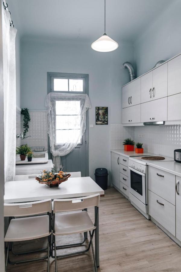 Monastiraki-Psiri, Old Town, 3-Bdr Apt, Sleep 6-10P, Spacious Court Yard Athen Eksteriør bilde