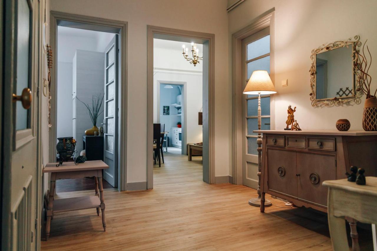 Monastiraki-Psiri, Old Town, 3-Bdr Apt, Sleep 6-10P, Spacious Court Yard Athen Eksteriør bilde
