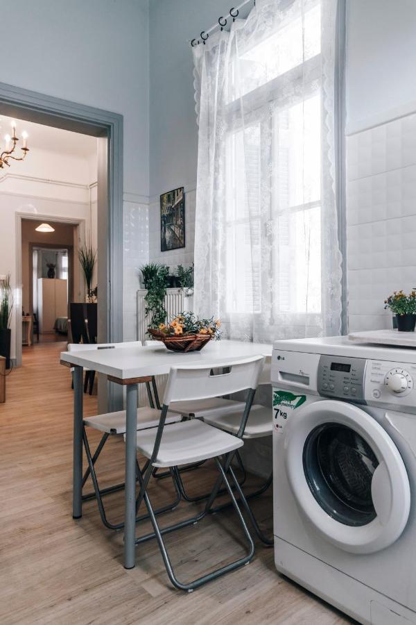 Monastiraki-Psiri, Old Town, 3-Bdr Apt, Sleep 6-10P, Spacious Court Yard Athen Eksteriør bilde