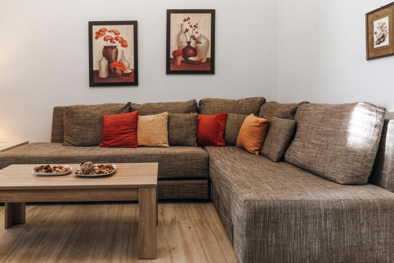 Monastiraki-Psiri, Old Town, 3-Bdr Apt, Sleep 6-10P, Spacious Court Yard Athen Eksteriør bilde