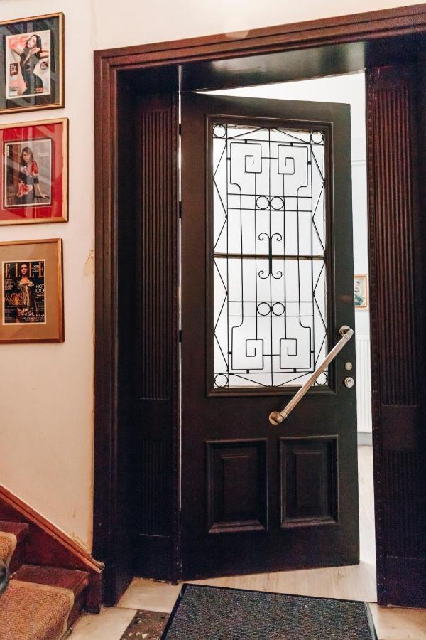 Monastiraki-Psiri, Old Town, 3-Bdr Apt, Sleep 6-10P, Spacious Court Yard Athen Eksteriør bilde