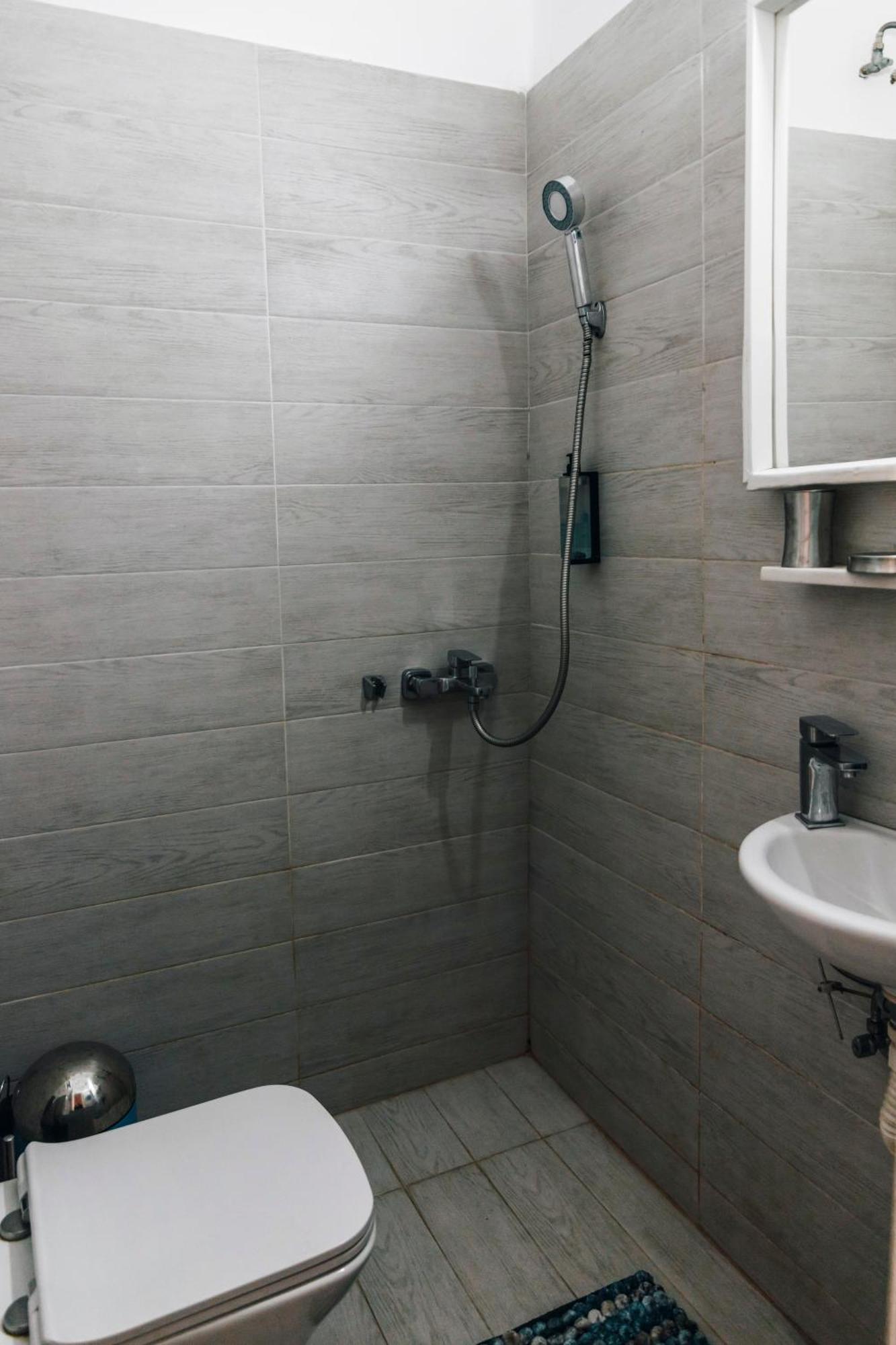 Monastiraki-Psiri, Old Town, 3-Bdr Apt, Sleep 6-10P, Spacious Court Yard Athen Eksteriør bilde