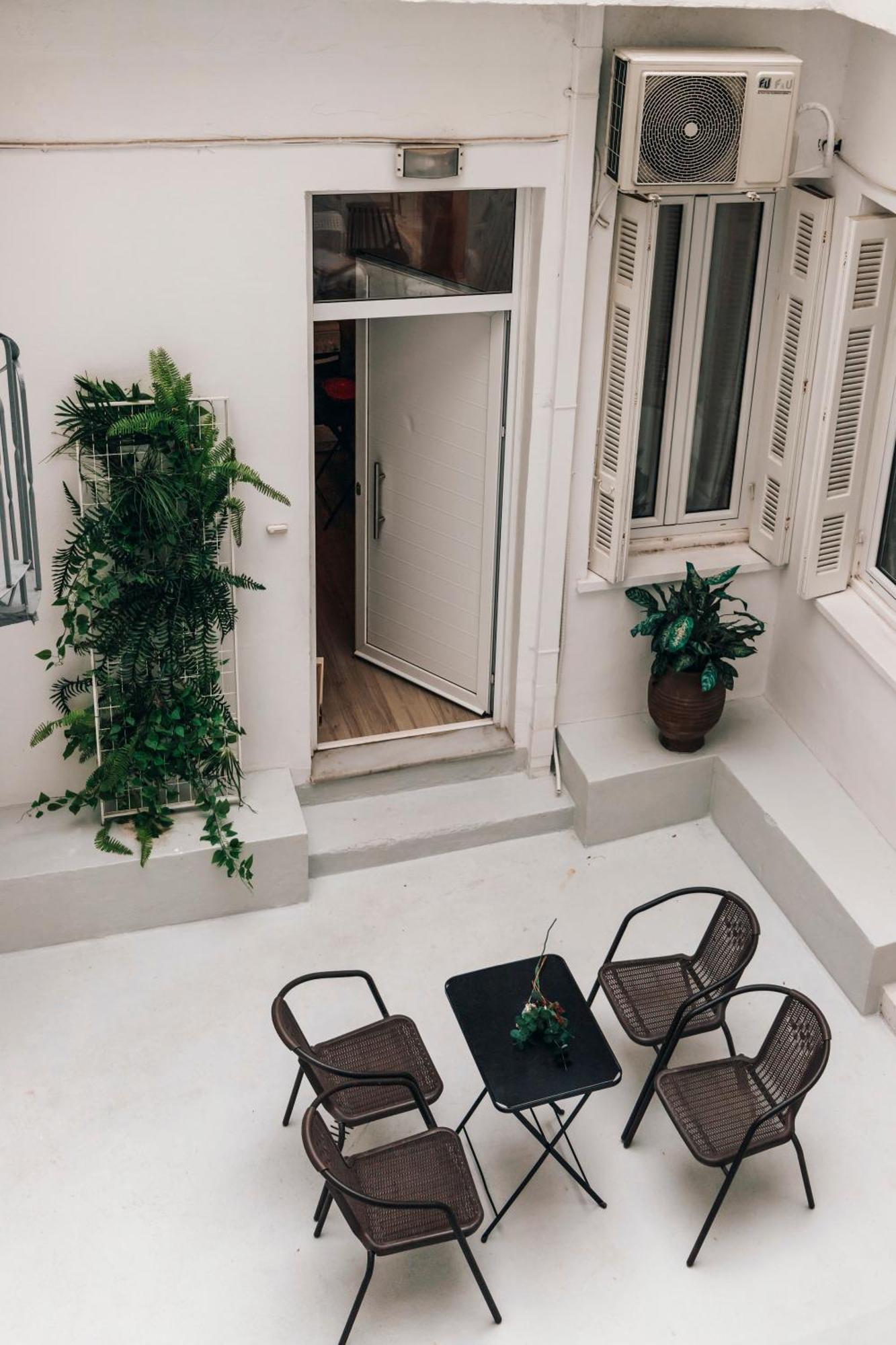 Monastiraki-Psiri, Old Town, 3-Bdr Apt, Sleep 6-10P, Spacious Court Yard Athen Eksteriør bilde