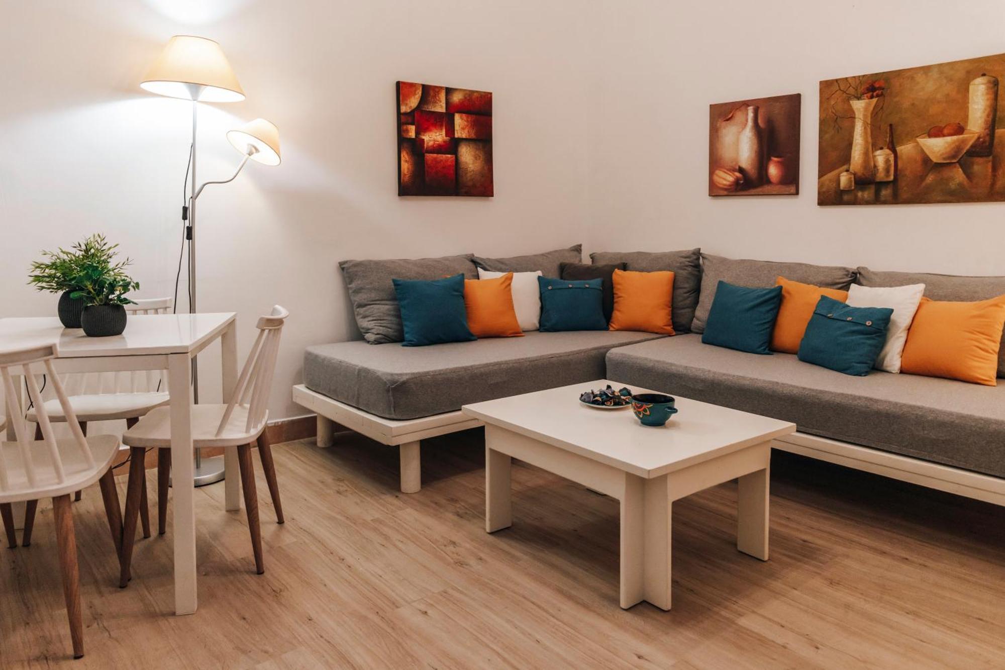 Monastiraki-Psiri, Old Town, 3-Bdr Apt, Sleep 6-10P, Spacious Court Yard Athen Eksteriør bilde
